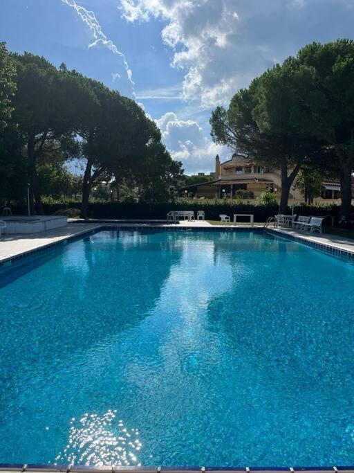 Villa A Due Piani Con Giardino E Piscina Duna Verde Exterior photo